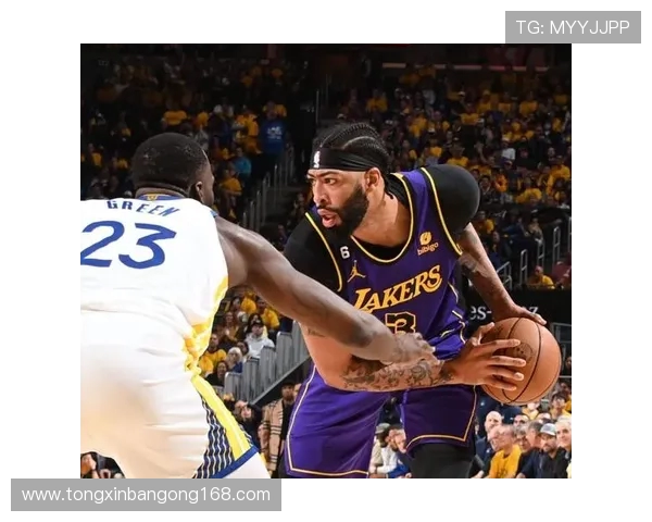 法国队对抗世界明星阵容的精彩较量引发球迷热议与期待